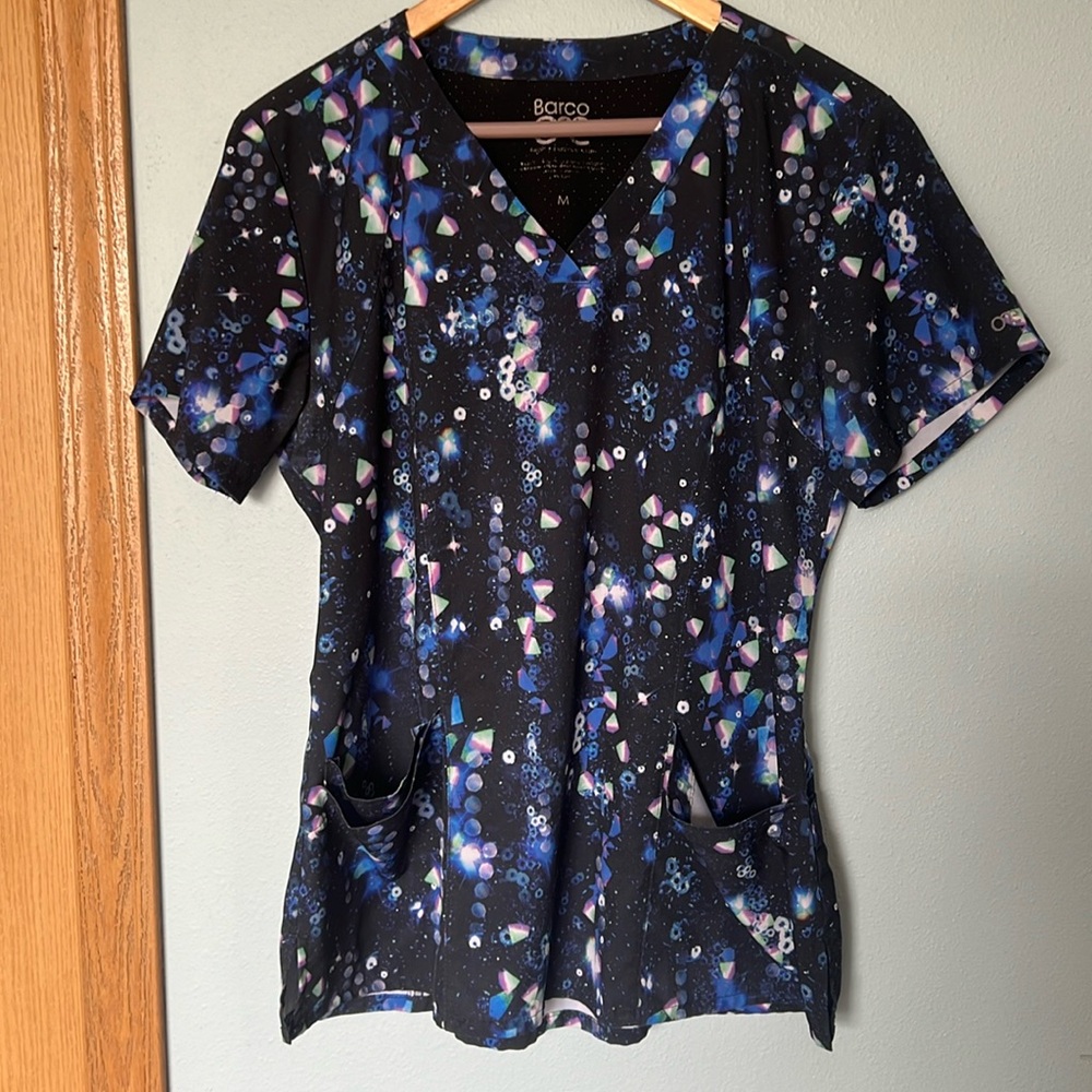 Barco one scrub top